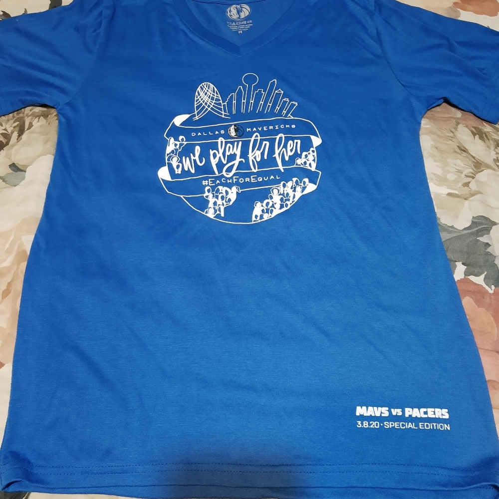 SOLD Med Women's Dallas Mavericks Game Day Tee